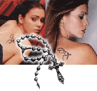 Alyssa Milano - Croix Tattoo