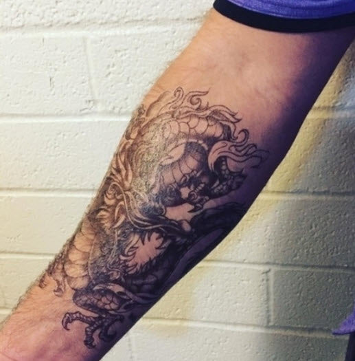 Gigantische Grijze Draak Tattoo