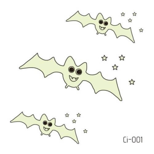 Faux tatouage d'Halloween de Chauve-Souris avec Etoiles Phosphorescentes dans le Noir