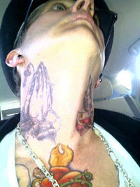 Betende Hände Kreuz Tattoo