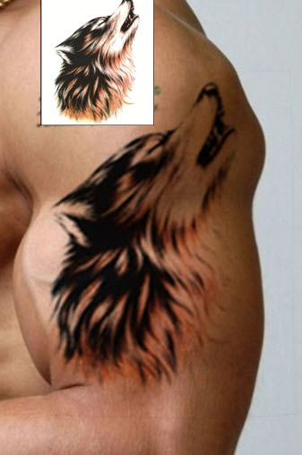 Realistische Huilende Wolf Tattoo