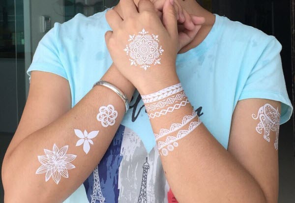 Tatuagem Laço Branco Henna Floral