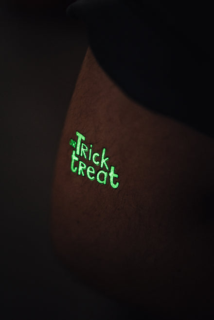 Faux tatouage Halloween "Trick or Treat" phosphorescent dans le noir