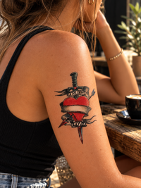 Amor verdadero Corazón y daga Tatuaje