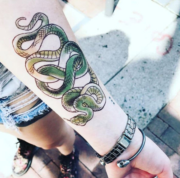 Gran Tatuaje De Serpiente Infinito