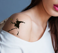 Lançador de Flor de Motim - Tatuagem Banksy