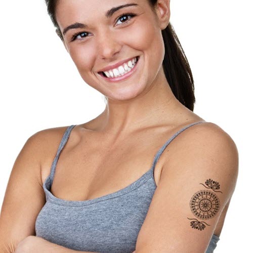 Schwarze Traditionellen Henna Tattoo