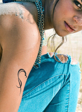 Tatuaje Tribal De La Serpiente Negro