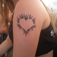 Resplandor Llama Corazón Tatuaje