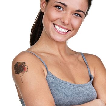 Femme Avec Bandeau Tattoo