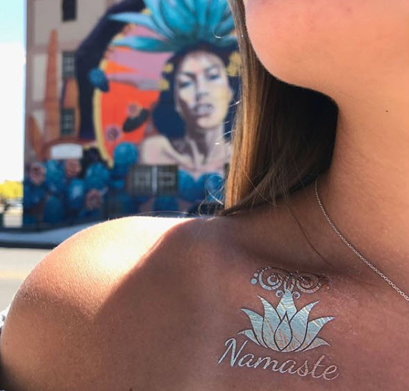 Prismfoil Tatuaggio Namaste