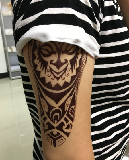Polynesisches Schild Tattoo
