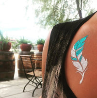 Tatuagem Prismfoil Pena Prateada & Azul-Petróleo