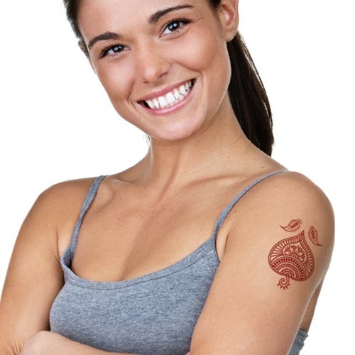 Rode Henna Bladeren Tattoo