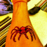Rote Spinne Tattoo