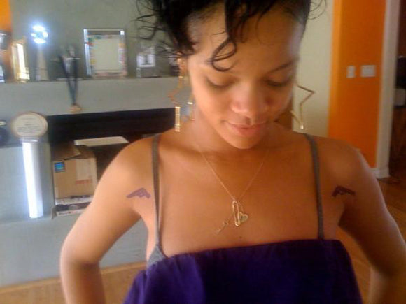 Rihanna - Revólver Tatuaje