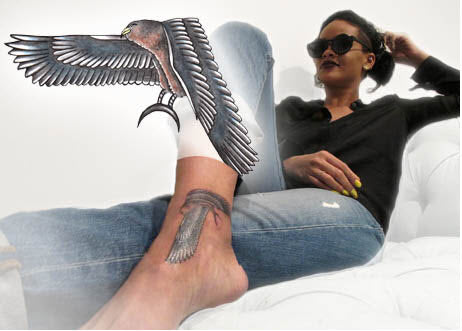 Rihanna - Pistola Halcón Tatuaje
