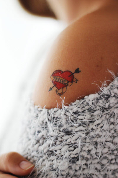 Pequeño Tatuaje Del Corazón Forever
