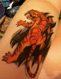 Wilde Tiger Sleeve Tattoo
