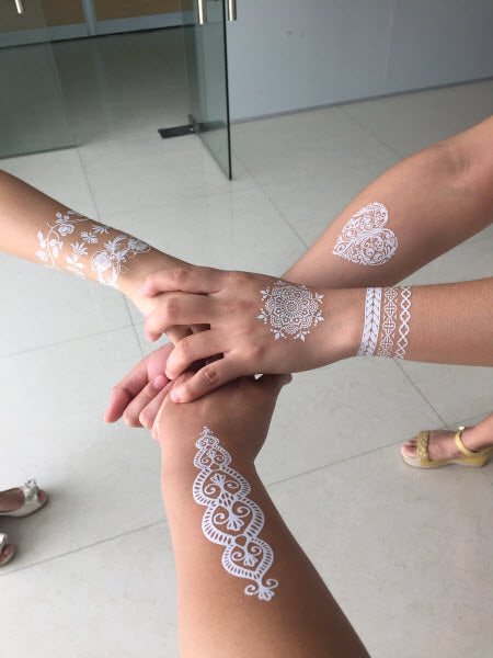 Tatuagem Laço Branco Pulseiras Henna