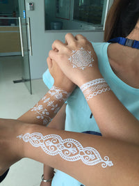 Weiße Spitzen Henna Mandala Tattoo